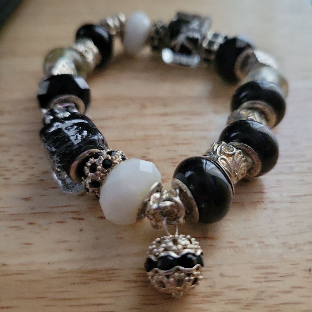 Charm Bracelet Black & White Beads Enamel Silver Tone Glass Stretchy Band - Picture 2 of 6